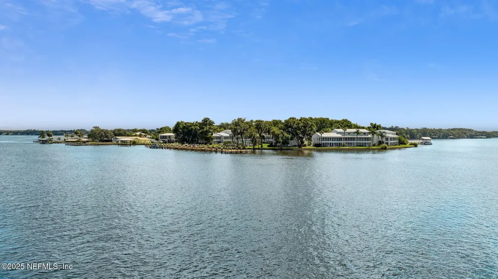 210 River Bend Place Welaka FL 32193