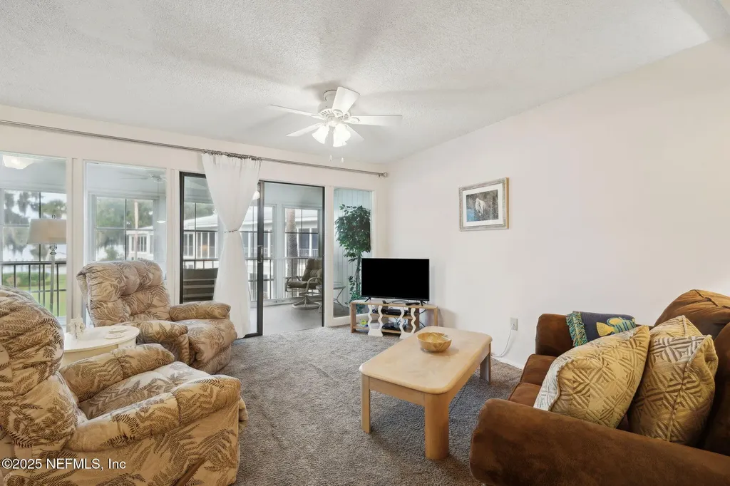 210 River Bend Place Welaka FL 32193