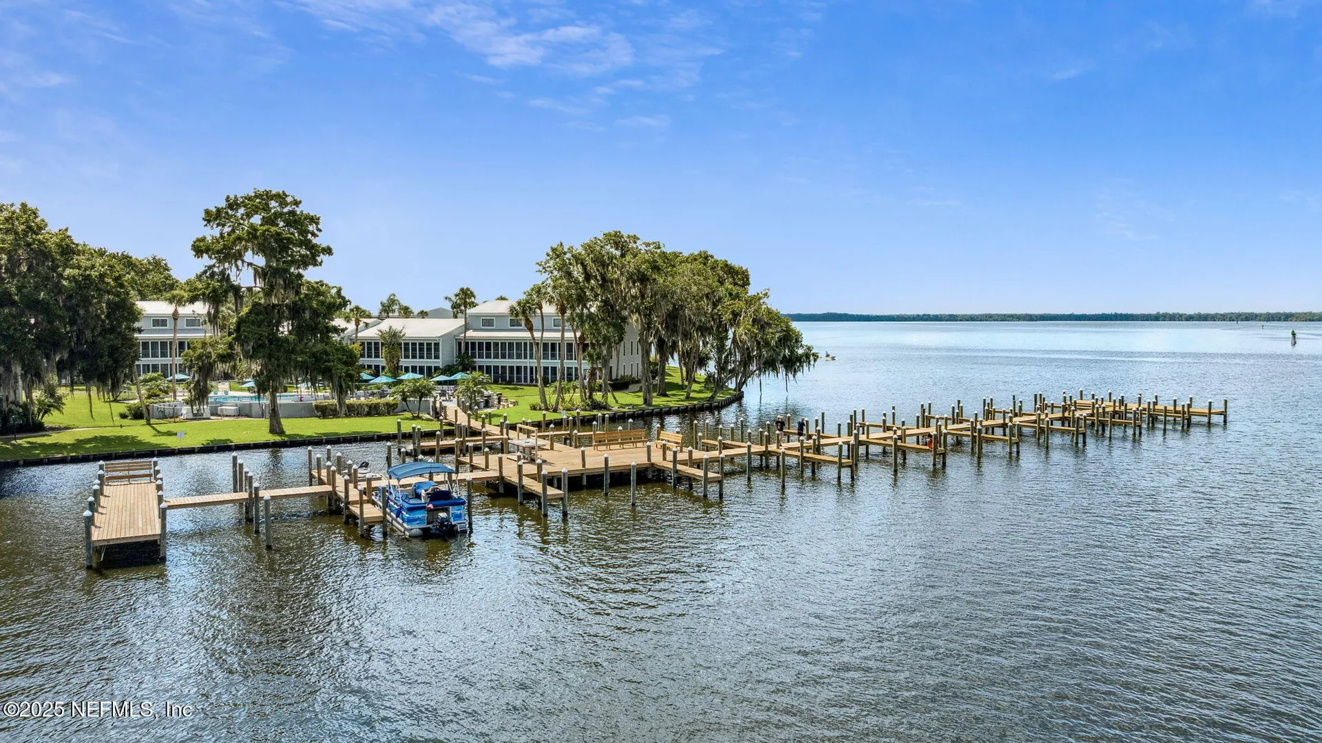 210 River Bend Place Welaka FL 32193