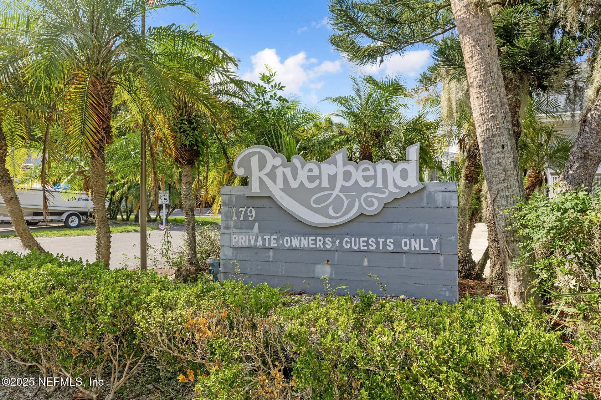 210 River Bend Place Welaka FL 32193