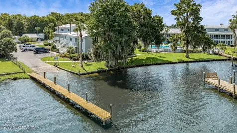 210 River Bend Place Welaka FL 32193