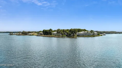 210 River Bend Place Welaka FL 32193