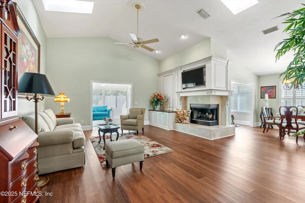 4076 Mizner Court Jacksonville FL 32217