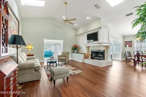 4076 Mizner Court Jacksonville FL 32217