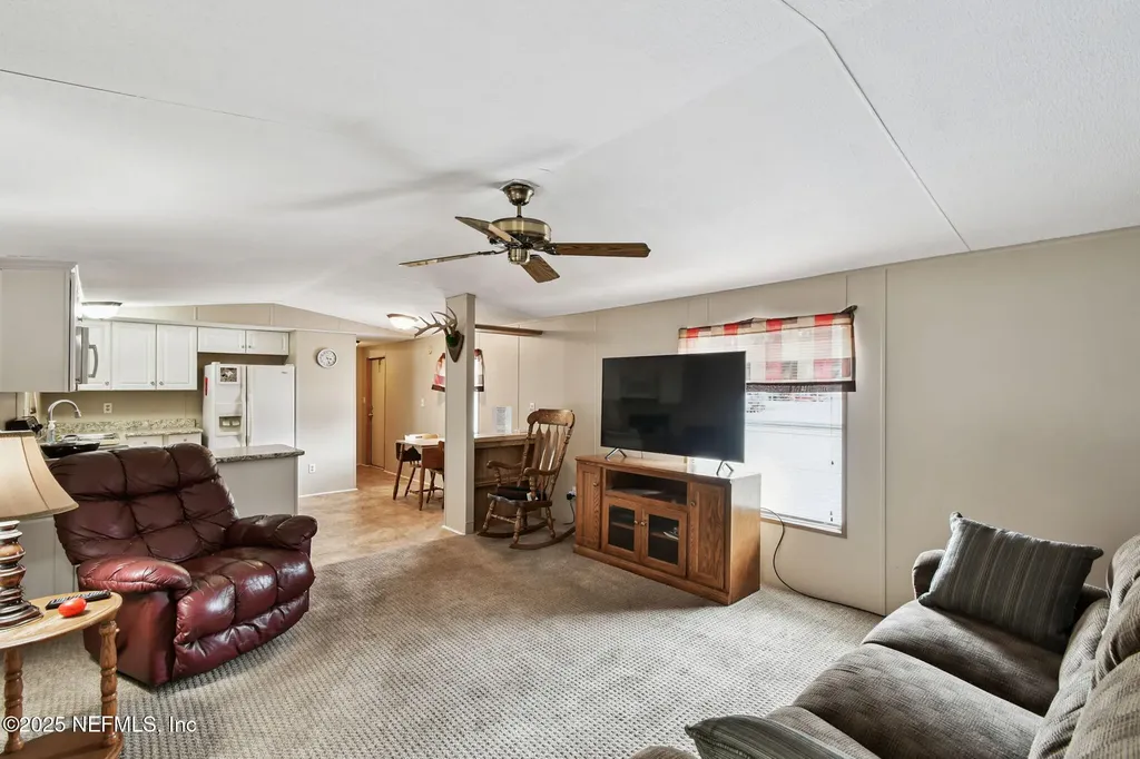 135 Lake Como Drive Pomona Park FL 32181