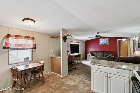 135 Lake Como Drive Pomona Park FL 32181