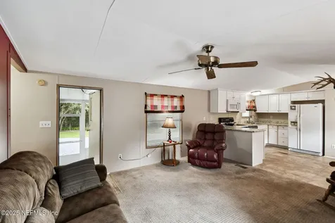 135 Lake Como Drive Pomona Park FL 32181