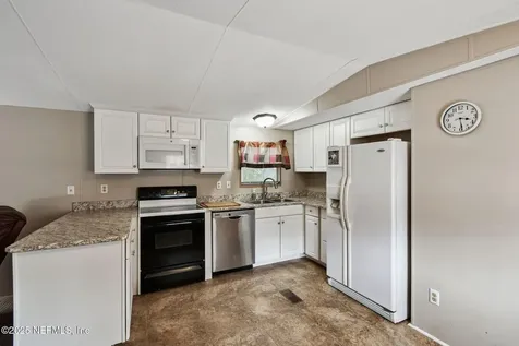 135 Lake Como Drive Pomona Park FL 32181