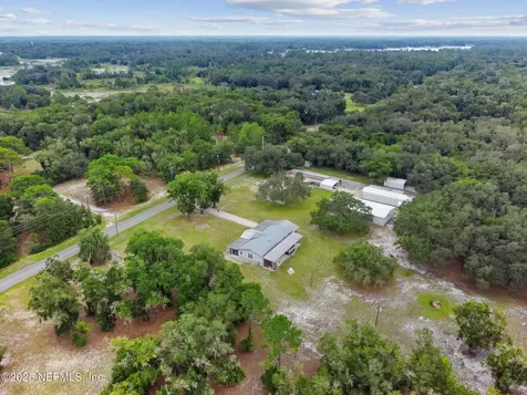 135 Lake Como Drive Pomona Park FL 32181