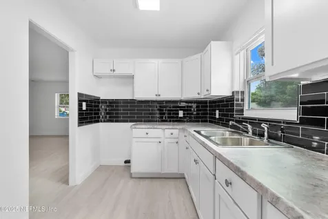 5426 North River Court Jacksonville FL 32211