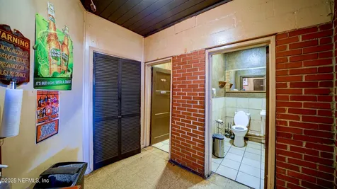 6043 Us Highway 17 Green Cove Springs FL 32043