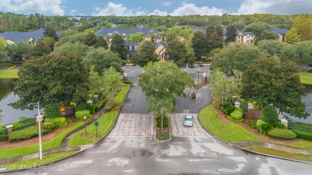 7800 Point Meadows Drive Jacksonville FL 32256