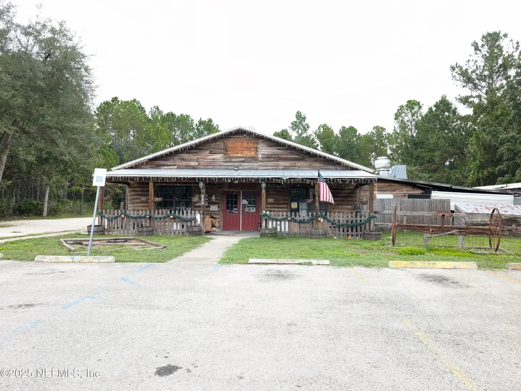 888 County Road 310 Interlachen FL 32148