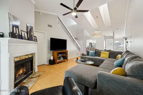 3809 Lavista Circle Jacksonville FL 32217