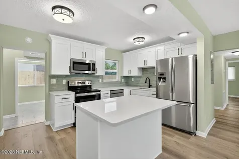 6915 Brandemere Road S Jacksonville FL 32211