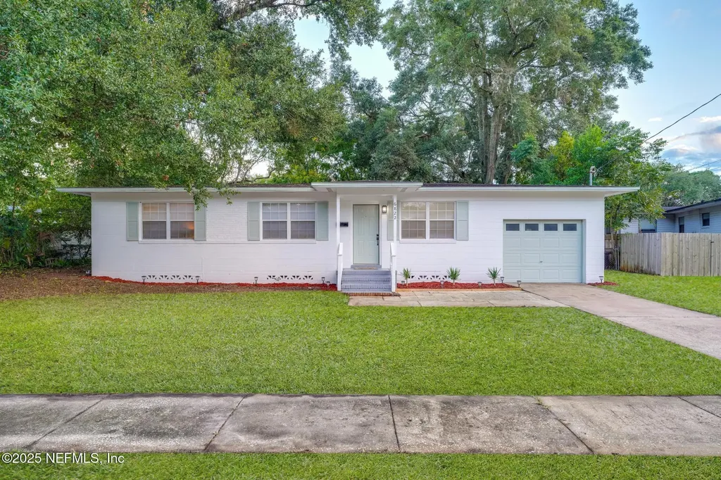 6822 Buttontree Lane S Jacksonville FL 32277
