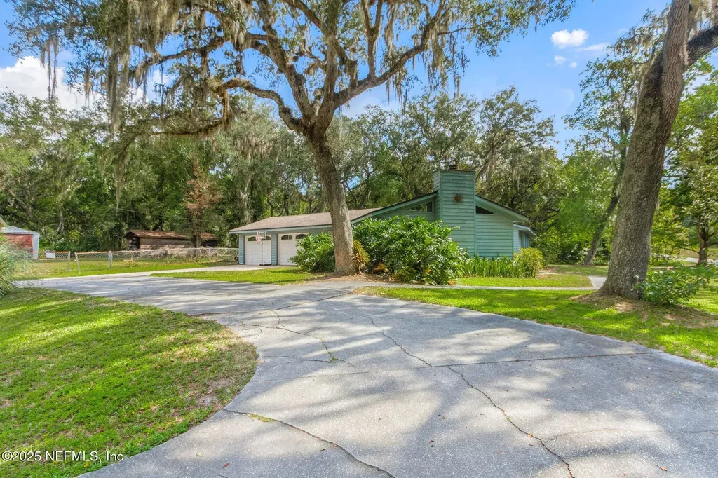 102 Acosta Creek Drive Satsuma FL 32189