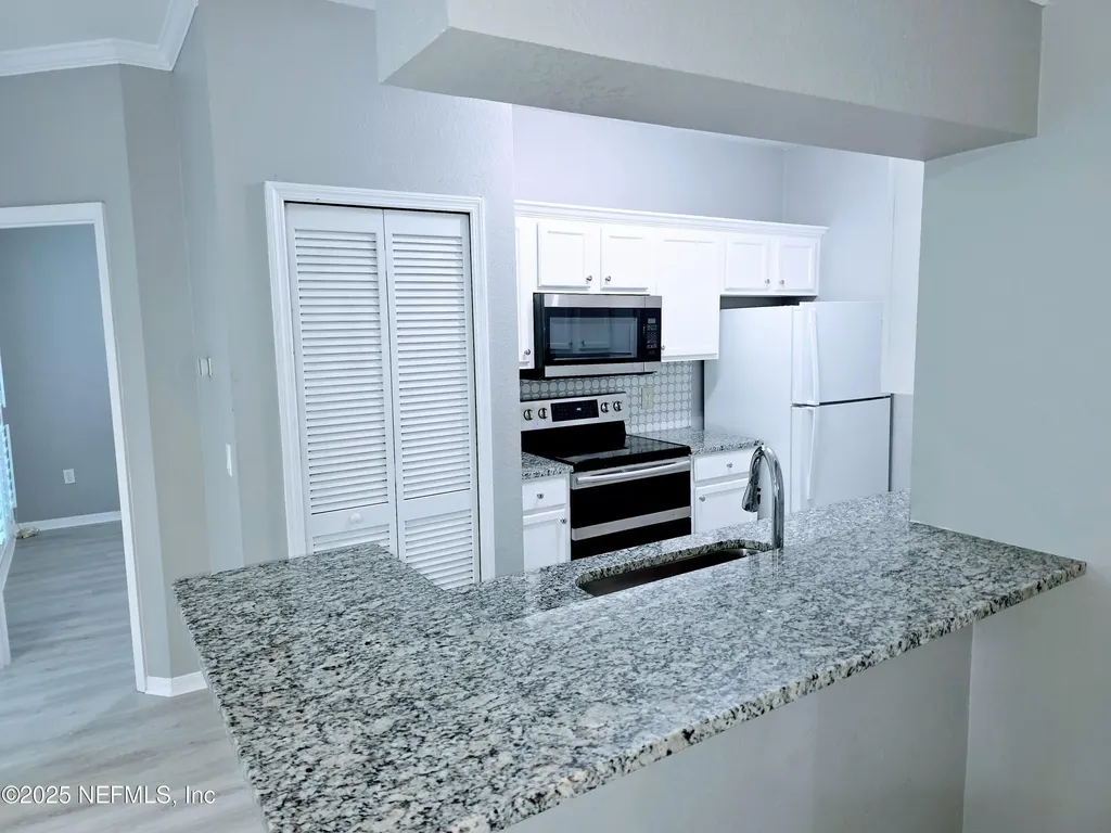 7800 Point Meadows Drive Jacksonville FL 32256