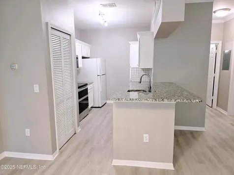 7800 Point Meadows Drive Jacksonville FL 32256