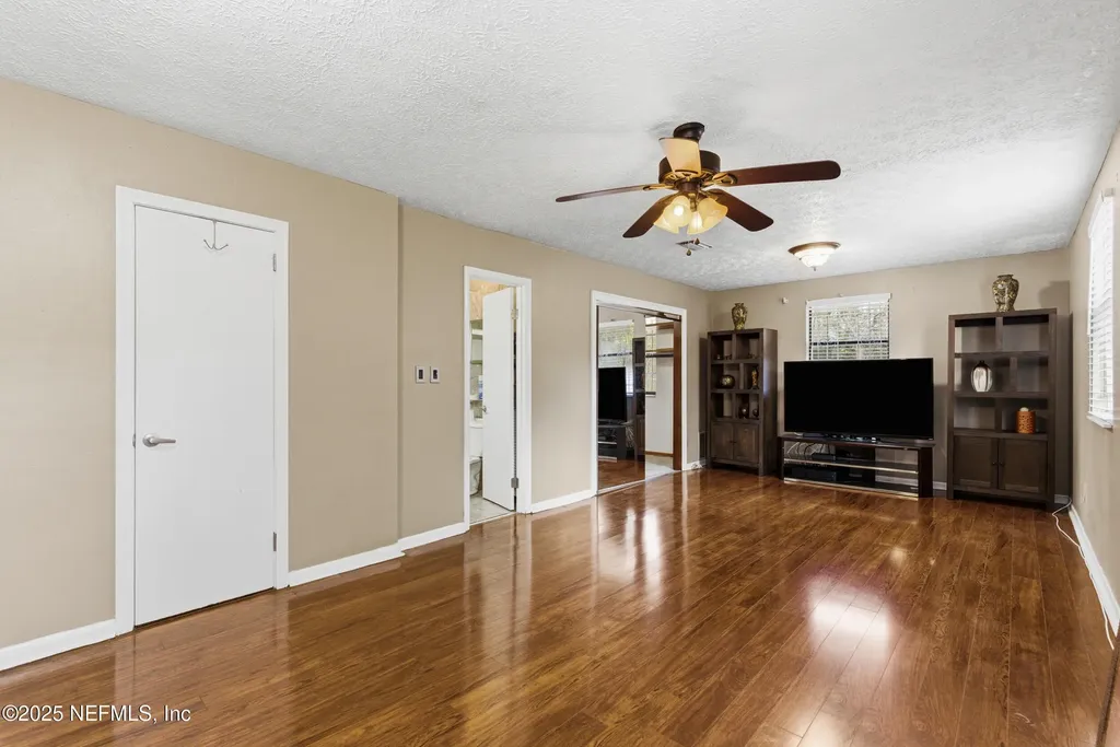 5741 Lake Lucina Drive N Jacksonville FL 32211