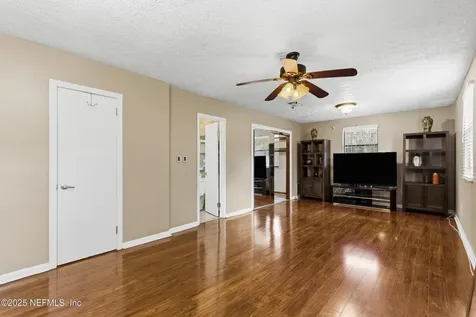 5741 Lake Lucina Drive N Jacksonville FL 32211
