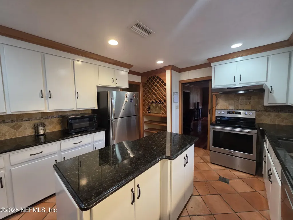 721 Bunnell Road Seville FL 32190