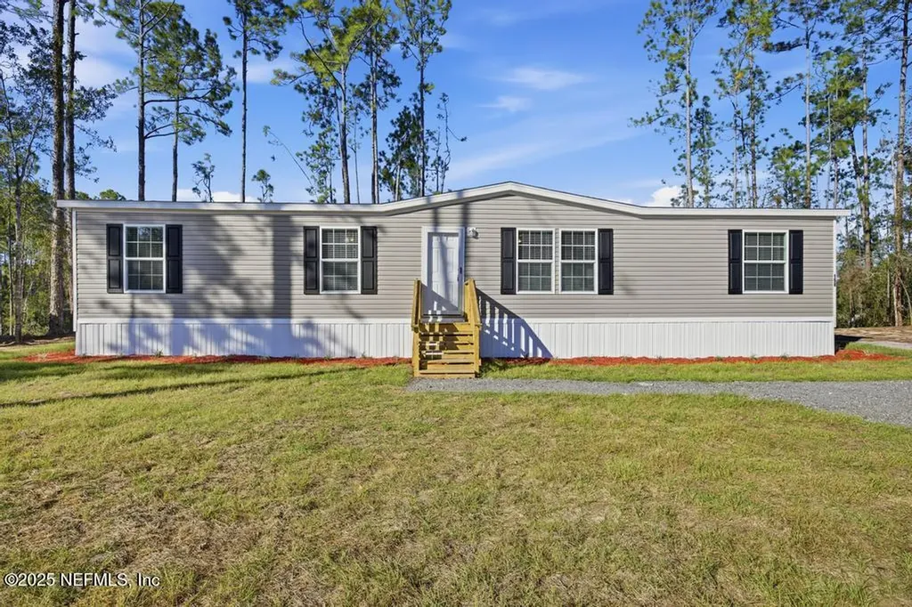 156 Wallace Street Interlachen FL 32148