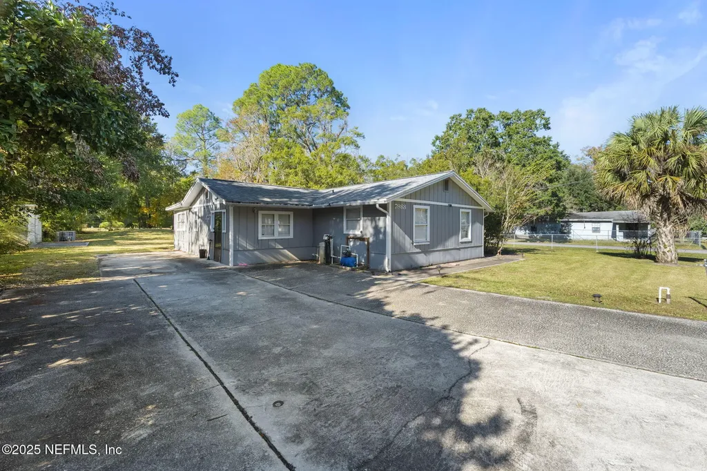 7988 Waxwing Avenue Jacksonville FL 32219