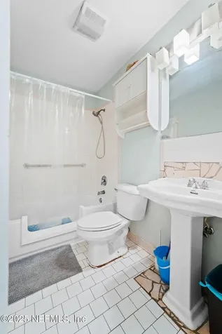 7988 Waxwing Avenue Jacksonville FL 32219