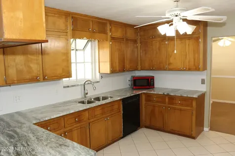 6811 Hermitage Road Jacksonville FL 32277