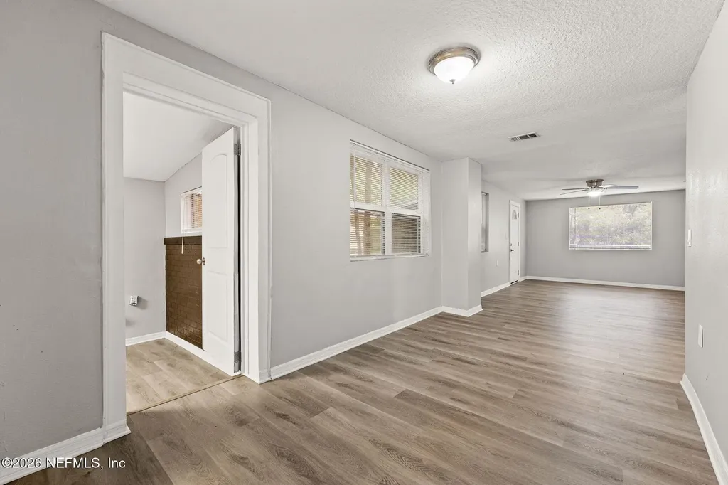 4044 Hunter Circle Jacksonville FL 32207