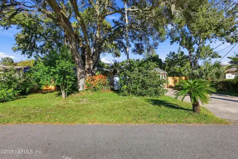 711 Grove Avenue Holly Hill FL 32117