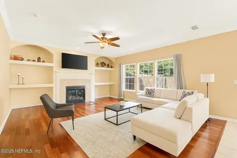 525 Hardeeville Court Jacksonville FL 32218