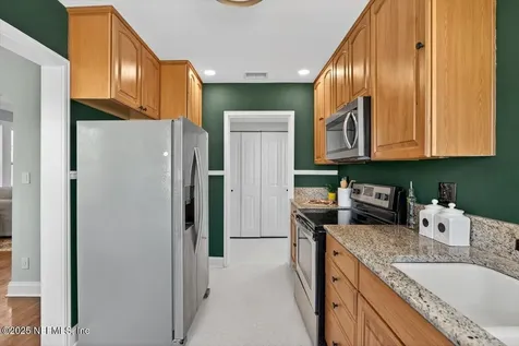 1550 Parrish Place Jacksonville FL 32205