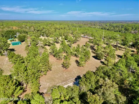 383 N State Road 21 Hawthorne FL 32640