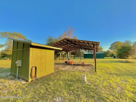 383 N State Road 21 Hawthorne FL 32640