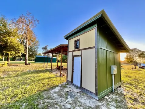 383 N State Road 21 Hawthorne FL 32640