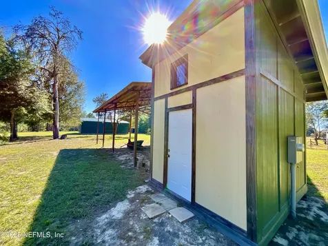 383 N State Road 21 Hawthorne FL 32640