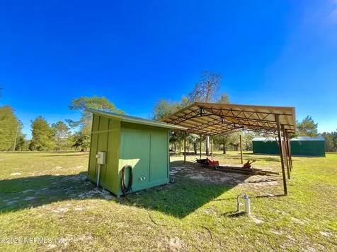 383 N State Road 21 Hawthorne FL 32640