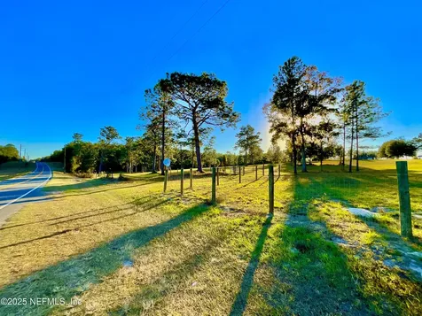 383 N State Road 21 Hawthorne FL 32640
