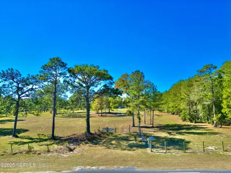 383 N State Road 21 Hawthorne FL 32640