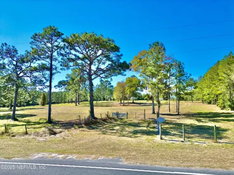 383 N State Road 21 Hawthorne FL 32640