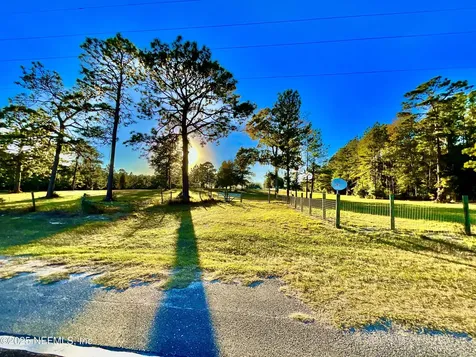 383 N State Road 21 Hawthorne FL 32640