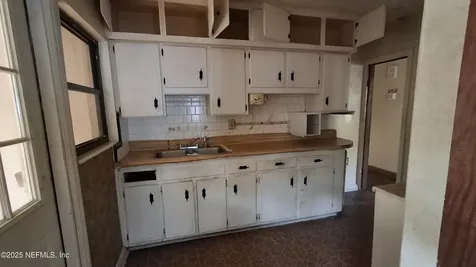 8956 5th Avenue Jacksonville FL 32208
