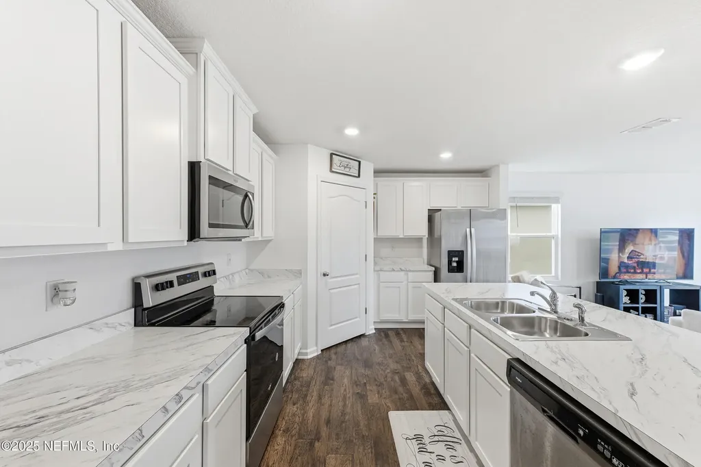 2437 Falling Star Lane Green Cove Springs FL 32043