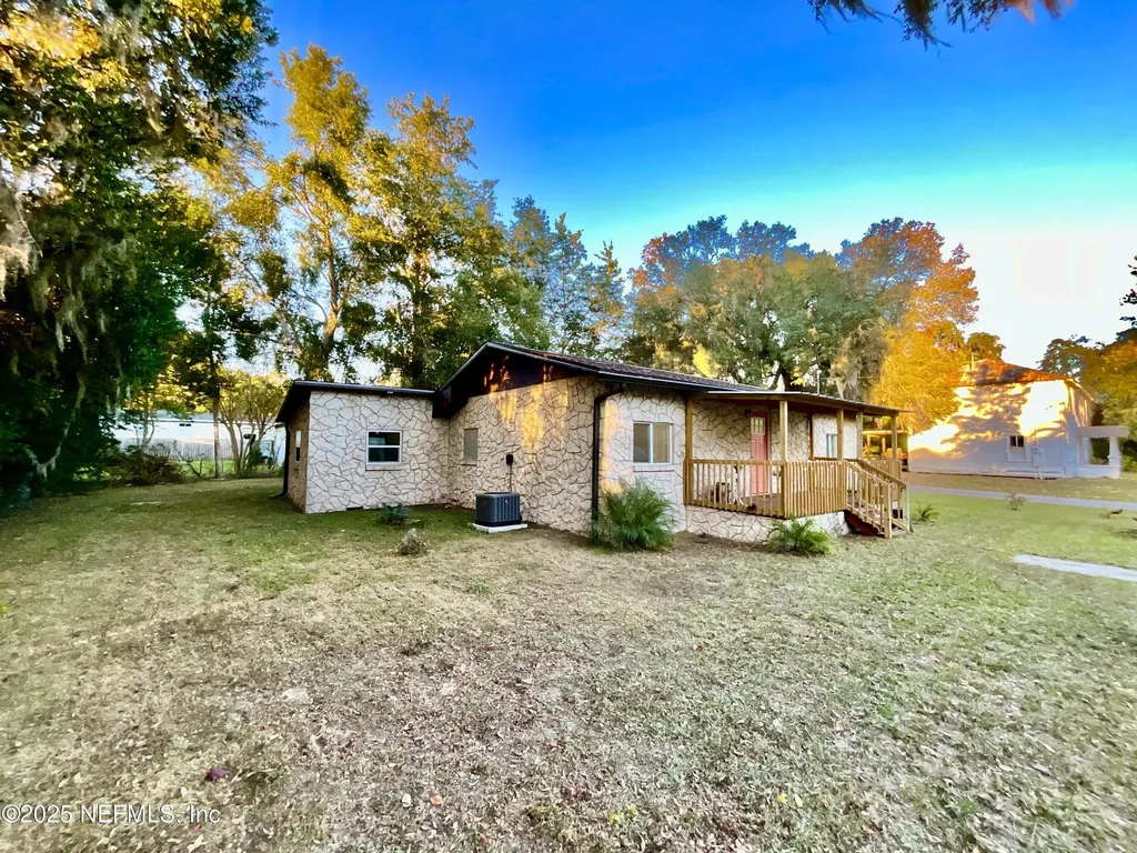 18713 Charlotte Avenue Brooker FL 32622