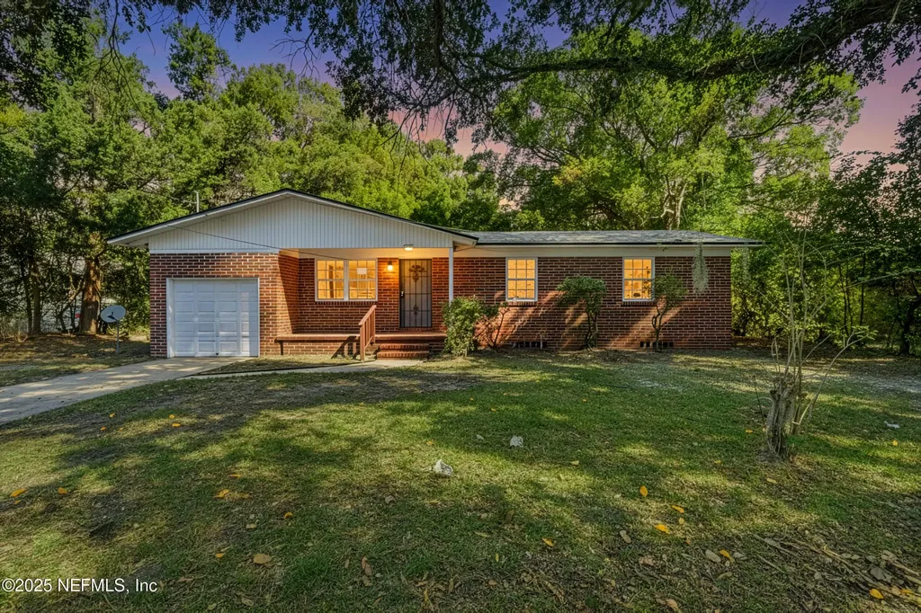 5557 Cleveland Road Jacksonville FL 32209