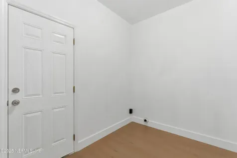 5557 Cleveland Road Jacksonville FL 32209