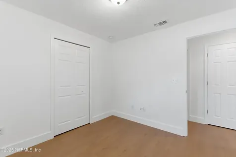 5557 Cleveland Road Jacksonville FL 32209