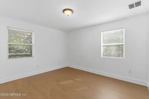 5557 Cleveland Road Jacksonville FL 32209